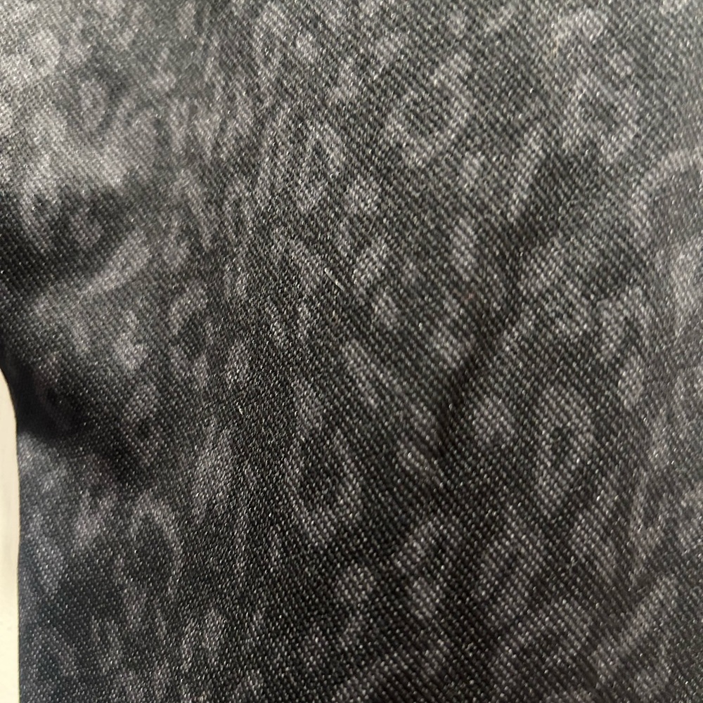 SPANX Look At Me Now Women’s Animal Black Patterned Seamless Leggings NWOT - Picture 2 of 4